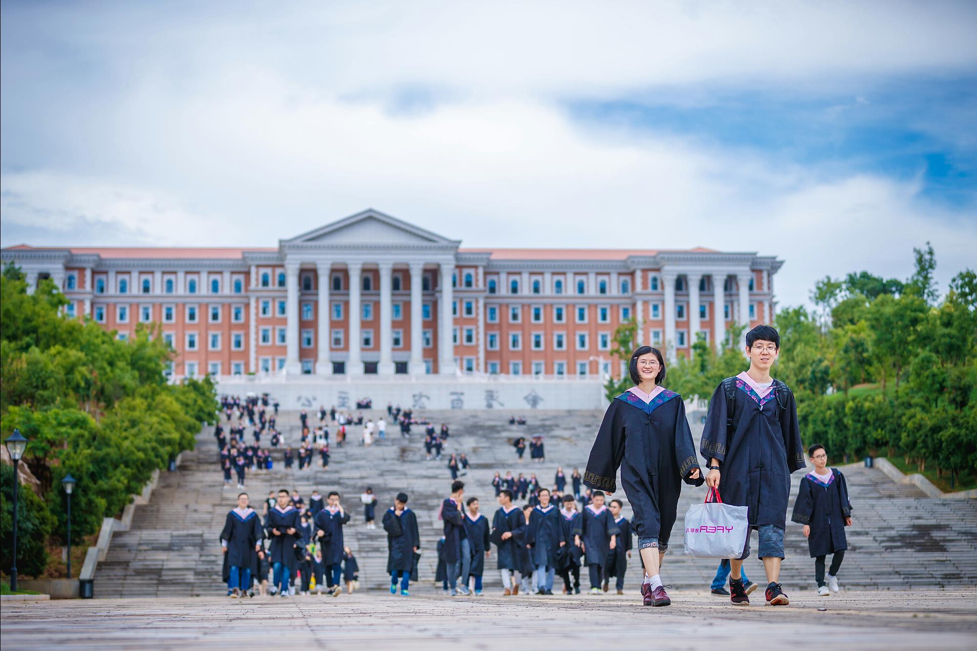 本科生 Undergraduate     